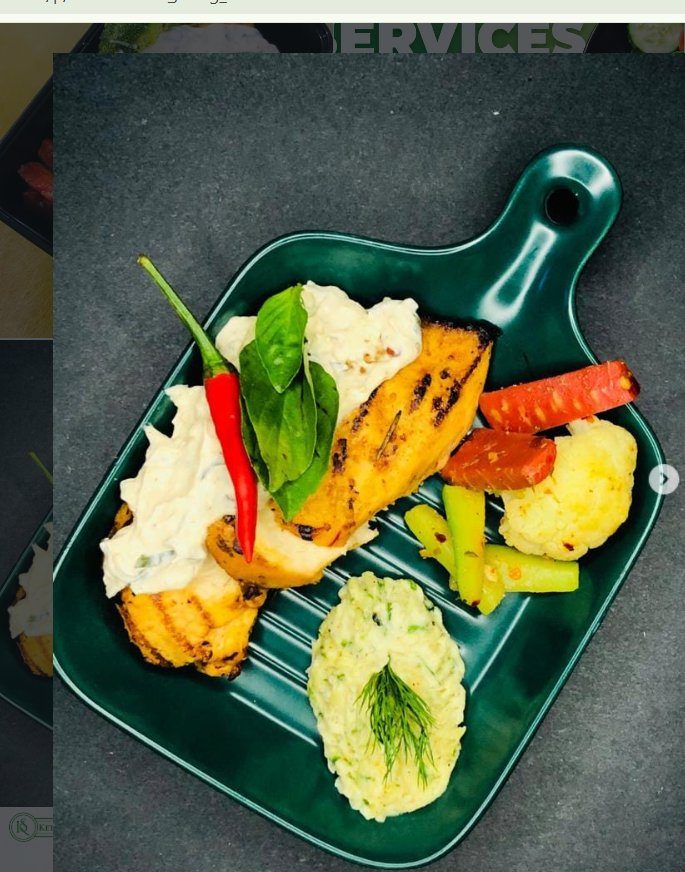 Keto diet plan Pakistan: grilled chicken platter with low-carb vegetables